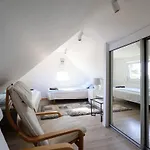 8 Beds - Workers Dream Home - Free Parking - Wifi