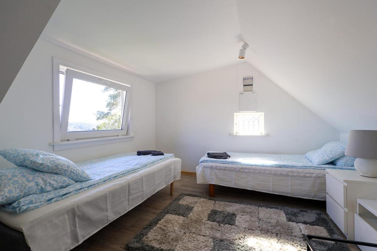 8 Beds - Workers Dream - Free Parking - Wifi