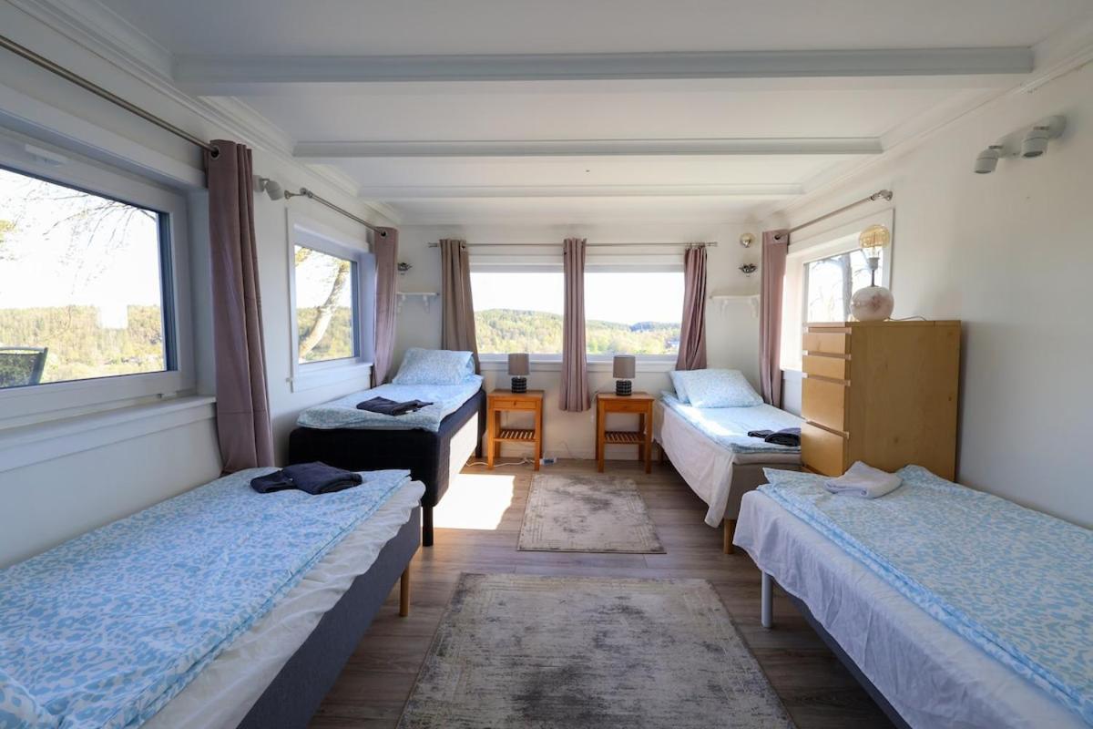 8 Beds - Workers Dream - Free Parking - Wifi Villa *